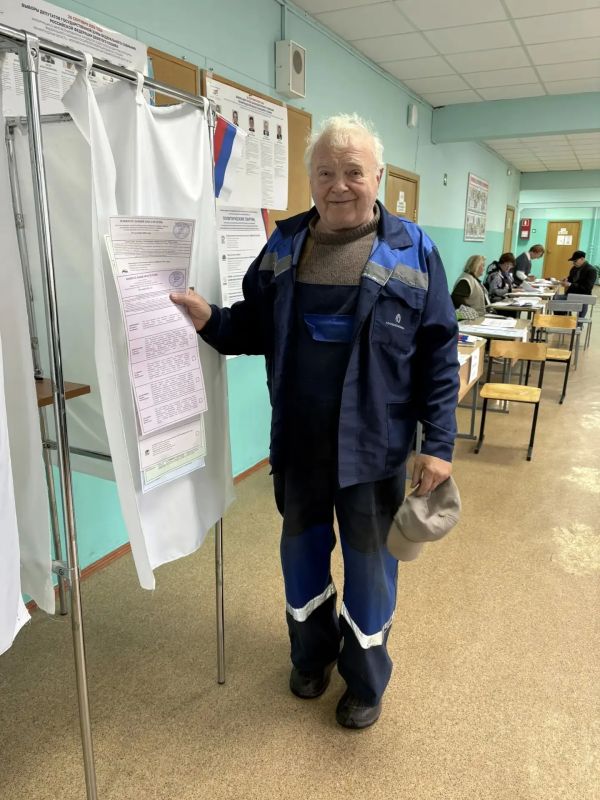 Работа в сфере ЖКХ — непростая, часто слесари, сварщики, машинисты насосных установок, водители спецтехники выходят на сутки: обеспечивают работу очистных сооружений, ведут профилактику, устраняют аварии Работа в сфере ЖКХ — непростая, часто слесари, сварщики, машинисты насосных установок, водители спецтехники выходят на сутки: обеспечивают работу очистных сооружений, ведут профилактику, устраняют аварии