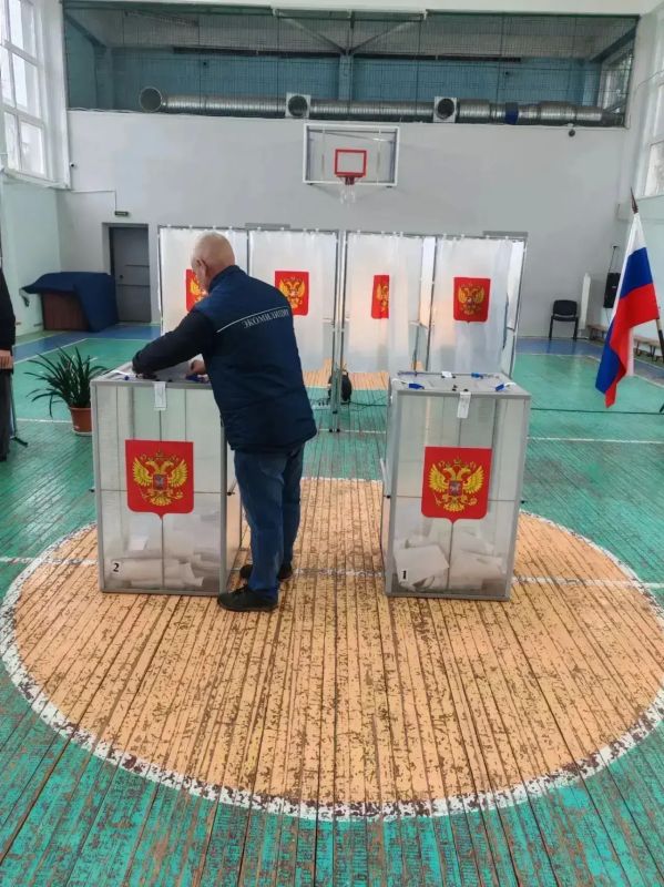 Сотрудники Комитета государственного экологического надзора Ленинградской области и Экомилиции активно участвуют в голосовании Сотрудники Комитета государственного экологического надзора Ленинградской области и Экомилиции активно участвуют в голосовании