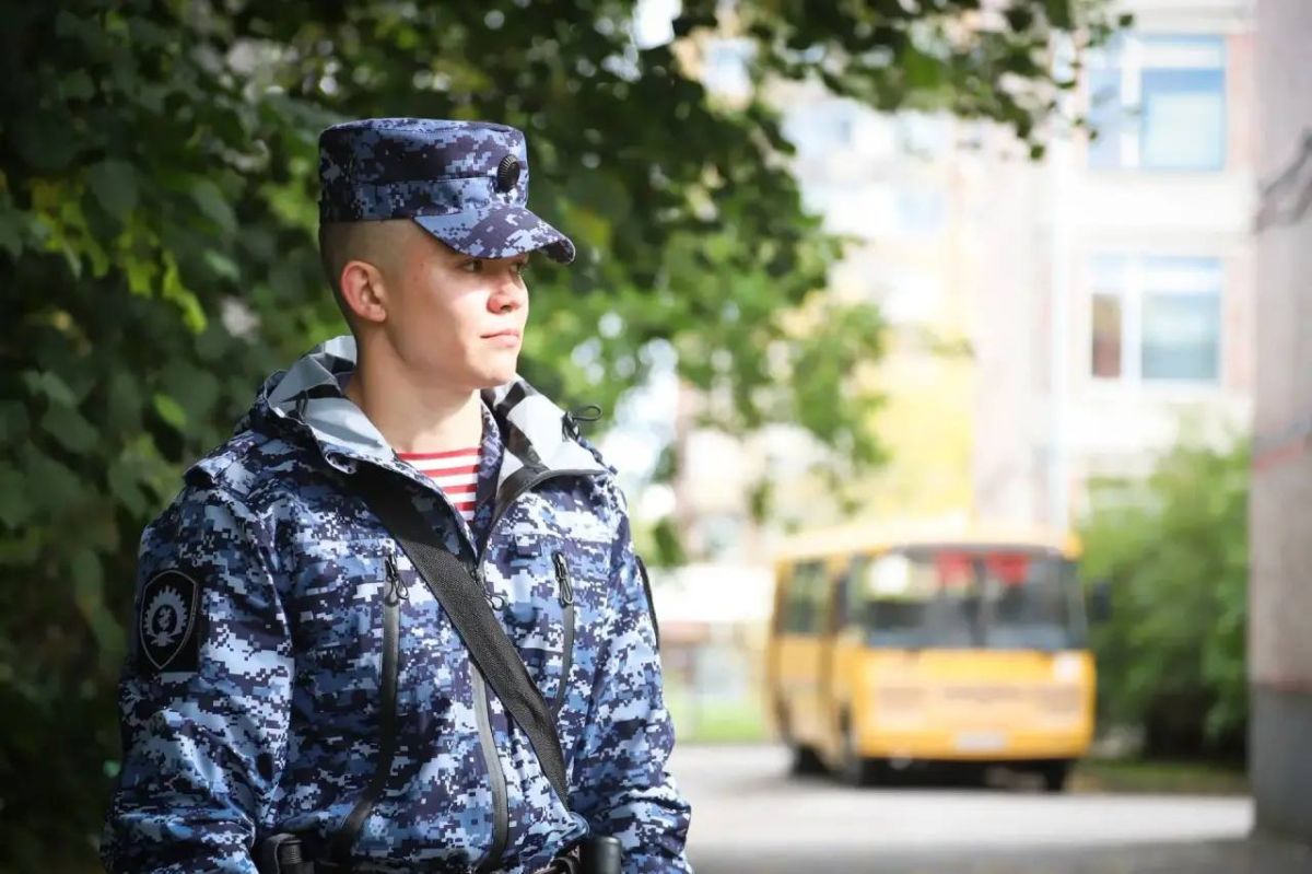 Военнослужащие и сотрудники воинских частей и территориальных управлений Северо-Западного округа Росгвардии обеспечили безопасность проведения единого дня голосования Военнослужащие и сотрудники воинских частей и территориальных управлений Северо-Западного округа Росгвардии обеспечили безопасность проведения единого дня голосования