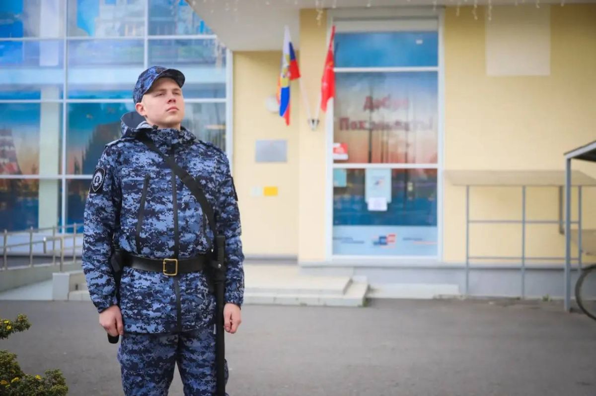 Военнослужащие и сотрудники воинских частей и территориальных управлений Северо-Западного округа Росгвардии обеспечили безопасность проведения единого дня голосования Военнослужащие и сотрудники воинских частей и территориальных управлений Северо-Западного округа Росгвардии обеспечили безопасность проведения единого дня голосования