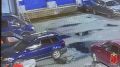 Мужчина залез в Mercedes-Benz и устроил пожар