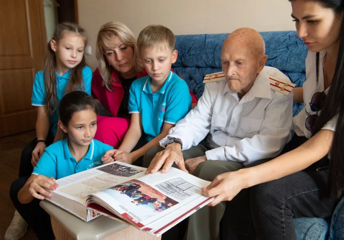 Михаил Развожаев: Сегодня исполнилось 98 лет ветерану Великой Отечественной войны, полковнику запаса, члену Союза журналистов России Константину Петровичу Кржеминскому Михаил Развожаев: Сегодня исполнилось 98 лет ветерану Великой Отечественной войны, полковнику запаса, члену Союза журналистов России Константину Петровичу Кржеминскому