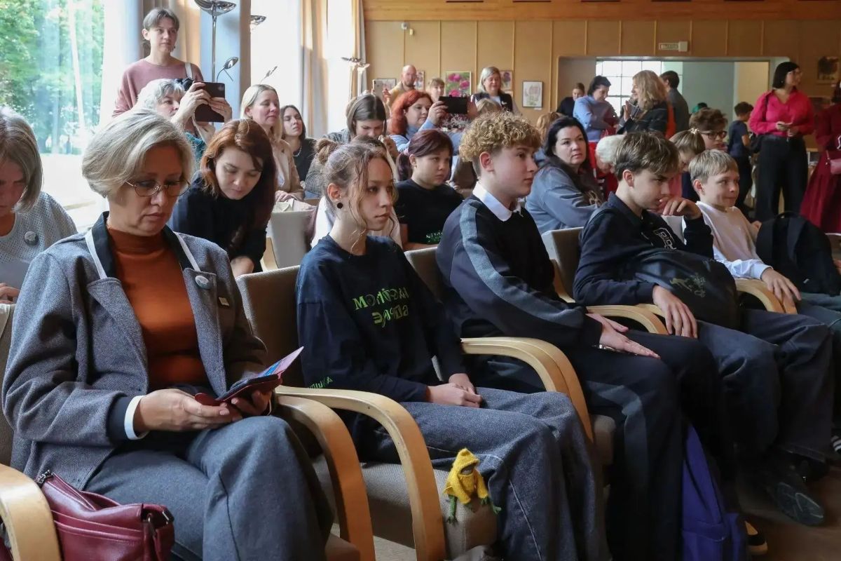 Библиотека Алвара Аалто в седьмой раз собрала школьников, их родителей, педагогов, библиотекарей, а также писателей, поэтов, издателей и иллюстраторов на Международном форуме детской и юношеской литературы «Книжный Выборг» Библиотека Алвара Аалто в седьмой раз собрала школьников, их родителей, педагогов, библиотекарей, а также писателей, поэтов, издателей и иллюстраторов на Международном форуме детской и юношеской литературы «Книжный Выборг»