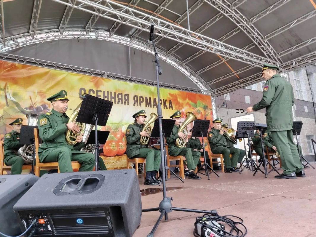В Луге проходит осенняя сельскохозяйственная ярмарка «Наше, Ленинградское» В Луге проходит осенняя сельскохозяйственная ярмарка «Наше, Ленинградское»