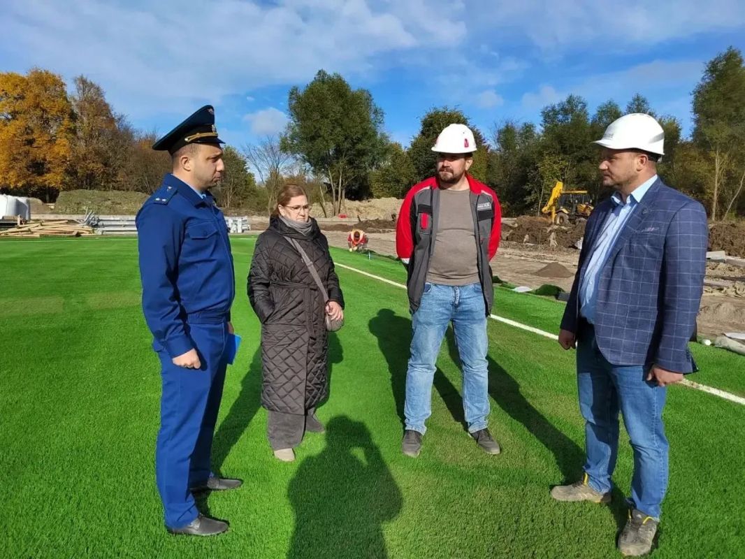 Волховская городская прокуратура контролирует соблюдение законодательства при строительстве социально значимых объектов в рамках национальных проектов Волховская городская прокуратура контролирует соблюдение законодательства при строительстве социально значимых объектов в рамках национальных проектов