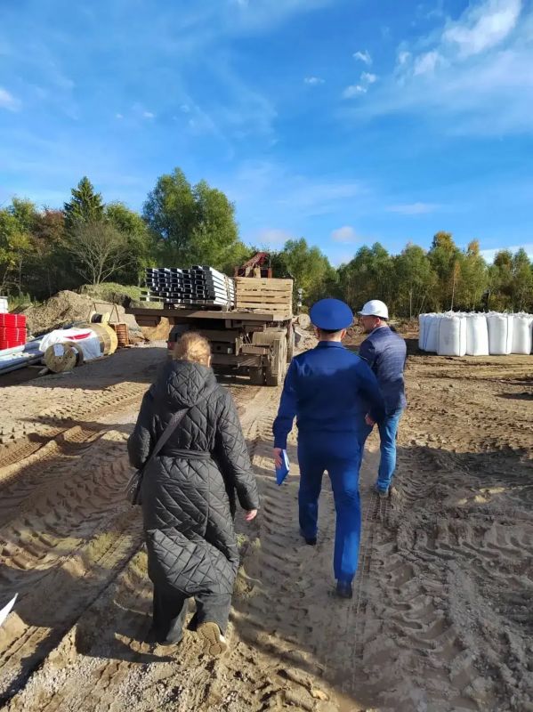 Волховская городская прокуратура контролирует соблюдение законодательства при строительстве социально значимых объектов в рамках национальных проектов Волховская городская прокуратура контролирует соблюдение законодательства при строительстве социально значимых объектов в рамках национальных проектов