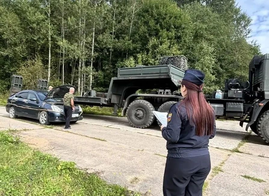 Судебные приставы Ленобласти передали Минобороны РФ 45 конфискованных автомобилей