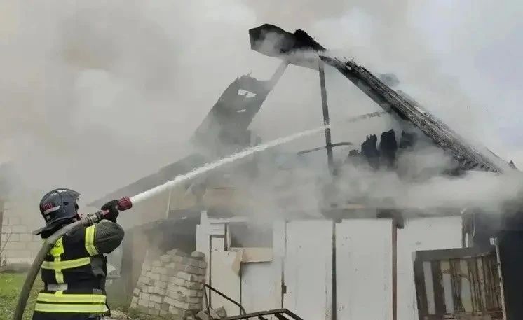 За прошедшие сутки подразделения территориального пожарно-спасательного гарнизона Ленинградской области реагировали на 16 оперативных событий: