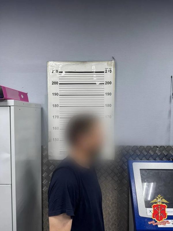 Пассажир с огнетушителем устроил дебош в троллейбусе на Кирочной улице Пассажир с огнетушителем устроил дебош в троллейбусе на Кирочной улице