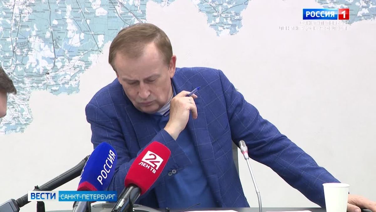 Александр Дрозденко провел прямую линию с жителями Ленинградской области