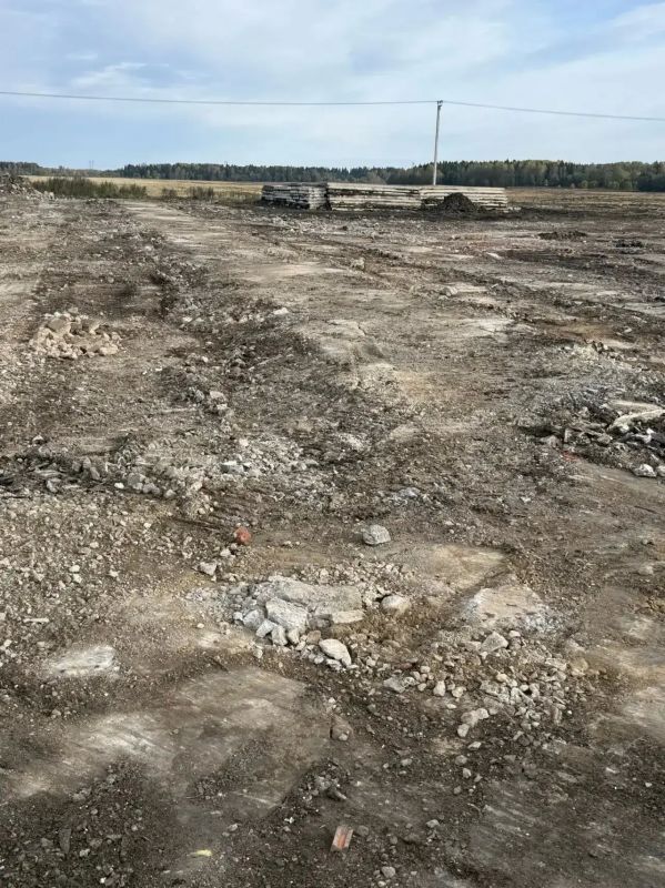В целях обеспечения безопасности граждан по требованию прокуратуры Волосовского района демонтировано заброшенное здание завода В целях обеспечения безопасности граждан по требованию прокуратуры Волосовского района демонтировано заброшенное здание завода