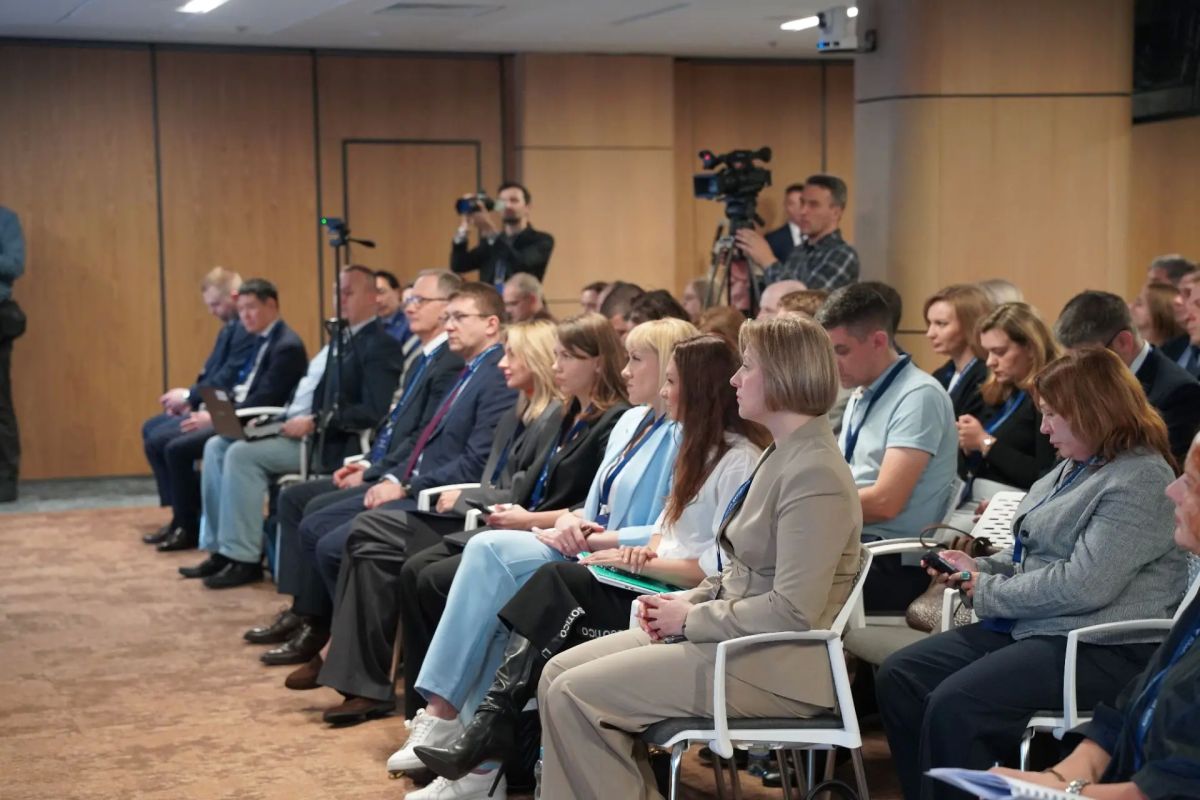 Почетный диплом за 1 место среди регионов Северо-Западного федерального округа по развитию и поддержке несырьевого неэнергетического экспорта получила управленческая команда Ленинградской области на Окружном совещании по... Почетный диплом за 1 место среди регионов Северо-Западного федерального округа по развитию и поддержке несырьевого неэнергетического экспорта получила управленческая команда Ленинградской области на Окружном совещании по...