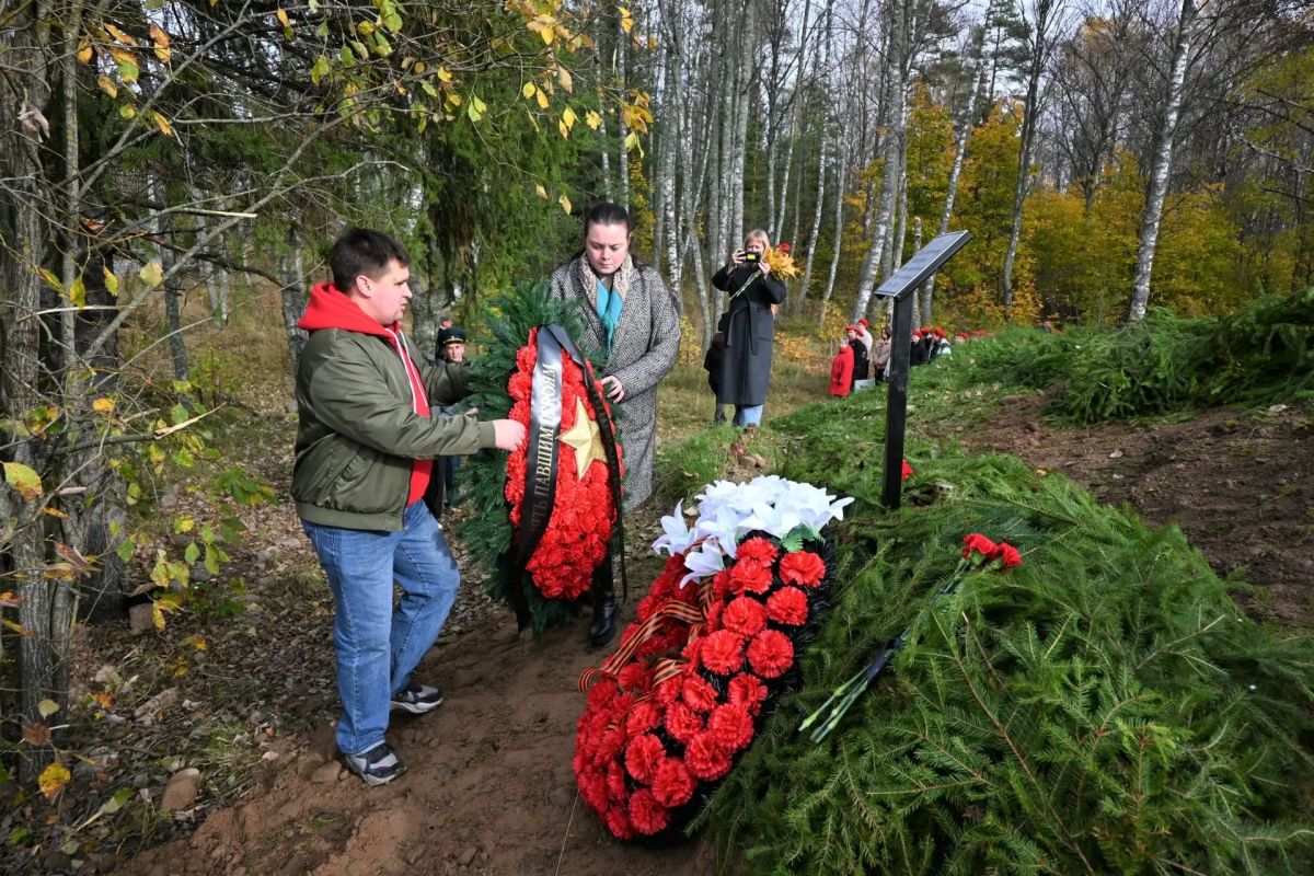 В Выборгском районе захоронили останки 23 красноармейцев В Выборгском районе захоронили останки 23 красноармейцев