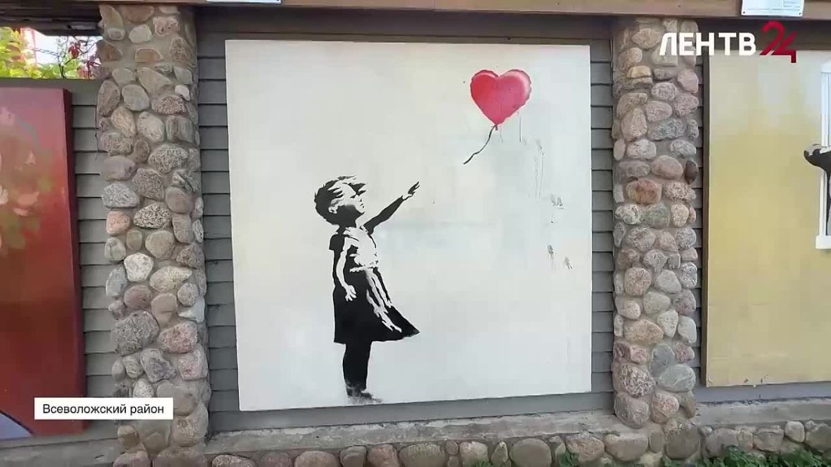 Музей на заборе. Обычно забор на даче нужен для одной цели - скрыть участок от чужих глаз