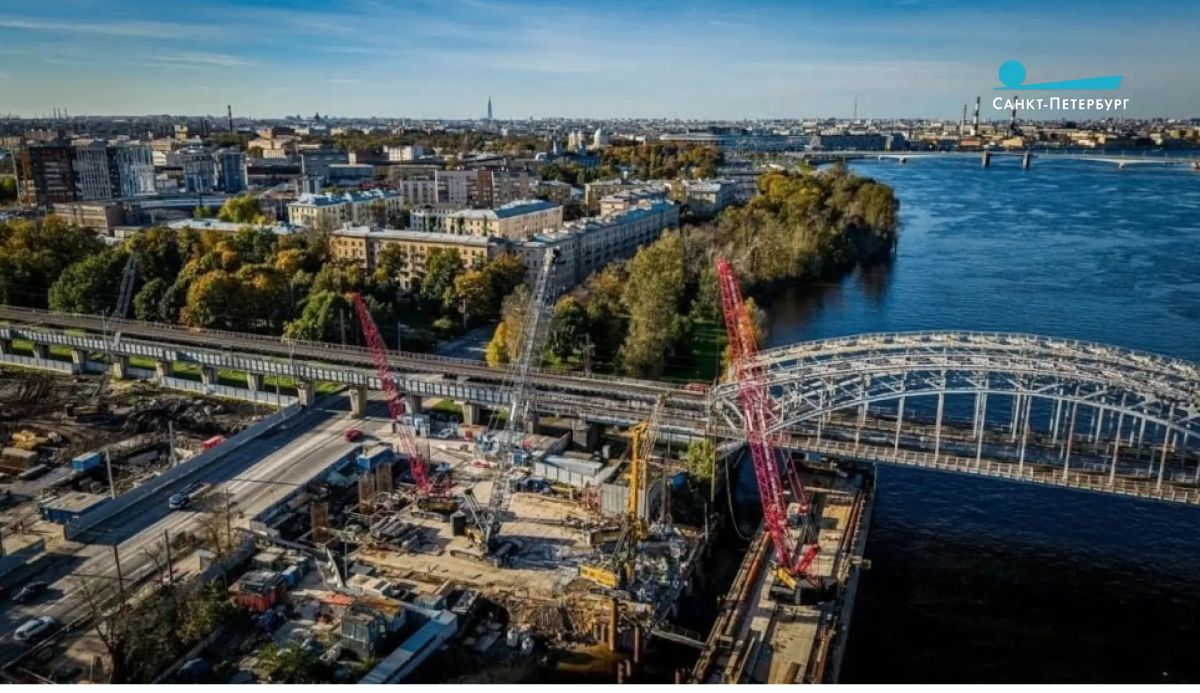 В Петербурге началось возведение вспомогательного рабочего моста через Неву