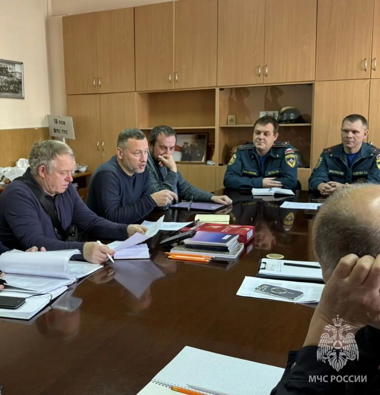 Связь поколений неразрывна: встреча ветеранов пожарной охраны в Гатчине Связь поколений неразрывна: встреча ветеранов пожарной охраны в Гатчине