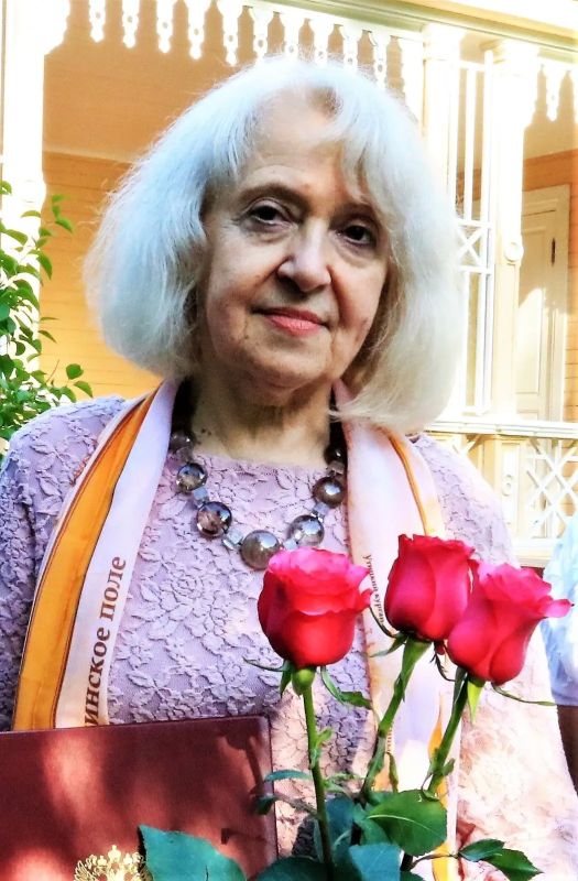 Ольга Черкасова, возглавлявшая Музей-усадьбу Н. К. Рериха до 2022 года, стала лауреатом премии имени Николая Рериха в номинации «Сохранение Рериховского наследия»