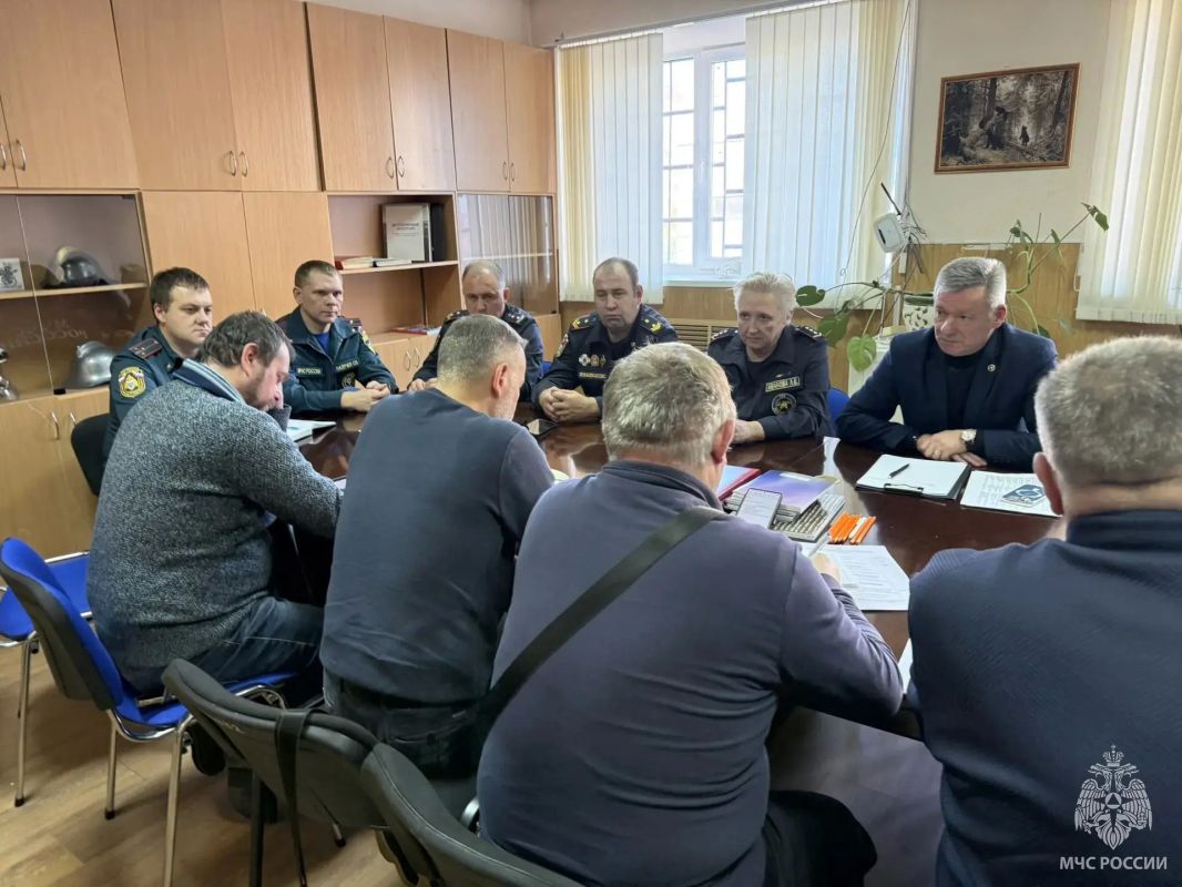 Связь поколений неразрывна: встреча ветеранов пожарной охраны в Гатчине Связь поколений неразрывна: встреча ветеранов пожарной охраны в Гатчине