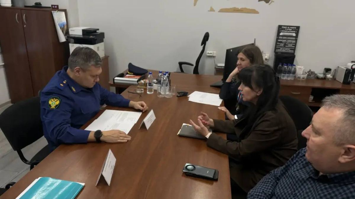 Прокурор Ленинградской области провёл личный приём работников АО «НПФ Спецмаш» Прокурор Ленинградской области провёл личный приём работников АО «НПФ Спецмаш»