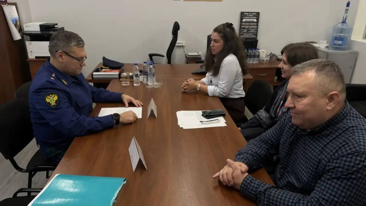Прокурор Ленинградской области провёл личный приём работников АО «НПФ Спецмаш» Прокурор Ленинградской области провёл личный приём работников АО «НПФ Спецмаш»