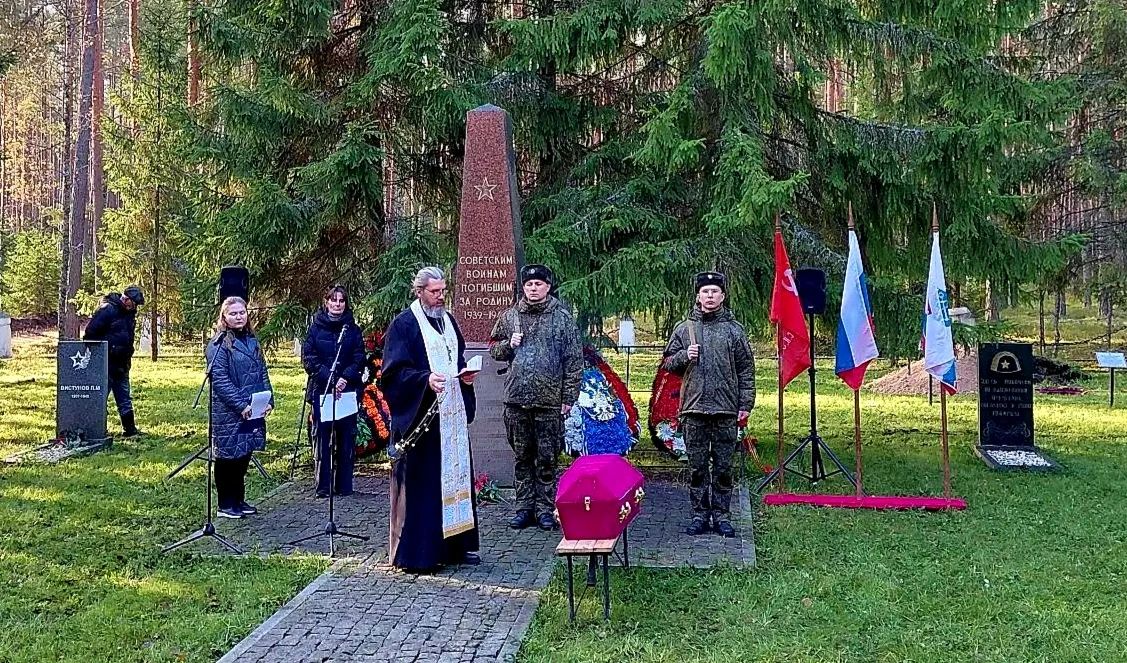На братском воинском захоронении вблизи деревни Красноозерное Приозерского района состоялось захоронение останков двух бойцов Красной Армии На братском воинском захоронении вблизи деревни Красноозерное Приозерского района состоялось захоронение останков двух бойцов Красной Армии