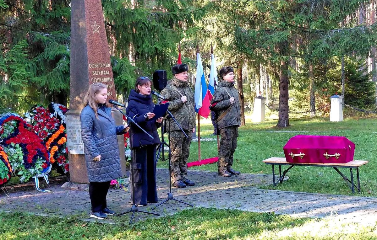 На братском воинском захоронении вблизи деревни Красноозерное Приозерского района состоялось захоронение останков двух бойцов Красной Армии На братском воинском захоронении вблизи деревни Красноозерное Приозерского района состоялось захоронение останков двух бойцов Красной Армии