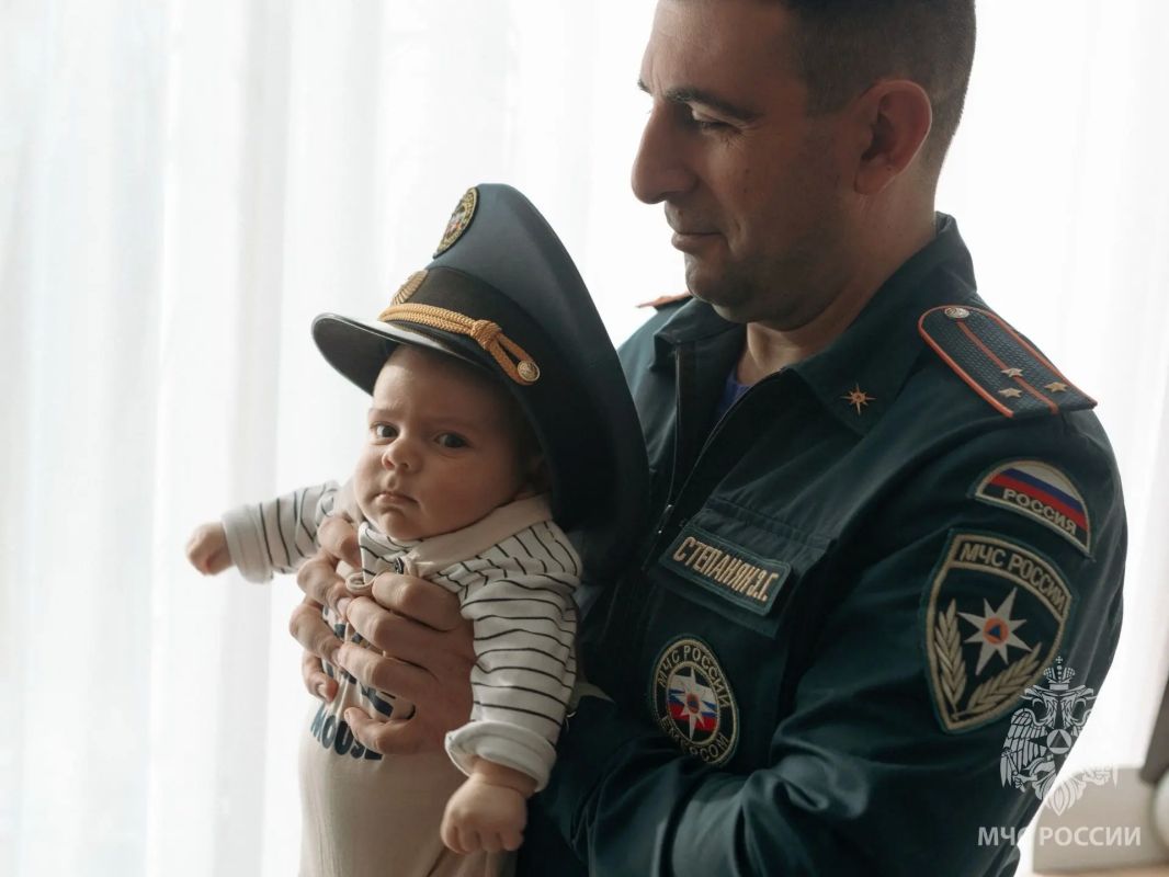 День отца — праздник, который напоминает нам быть папой — это не просто статус, а ежедневный труд, ответственность и огромная любовь День отца — праздник, который напоминает нам быть папой — это не просто статус, а ежедневный труд, ответственность и огромная любовь