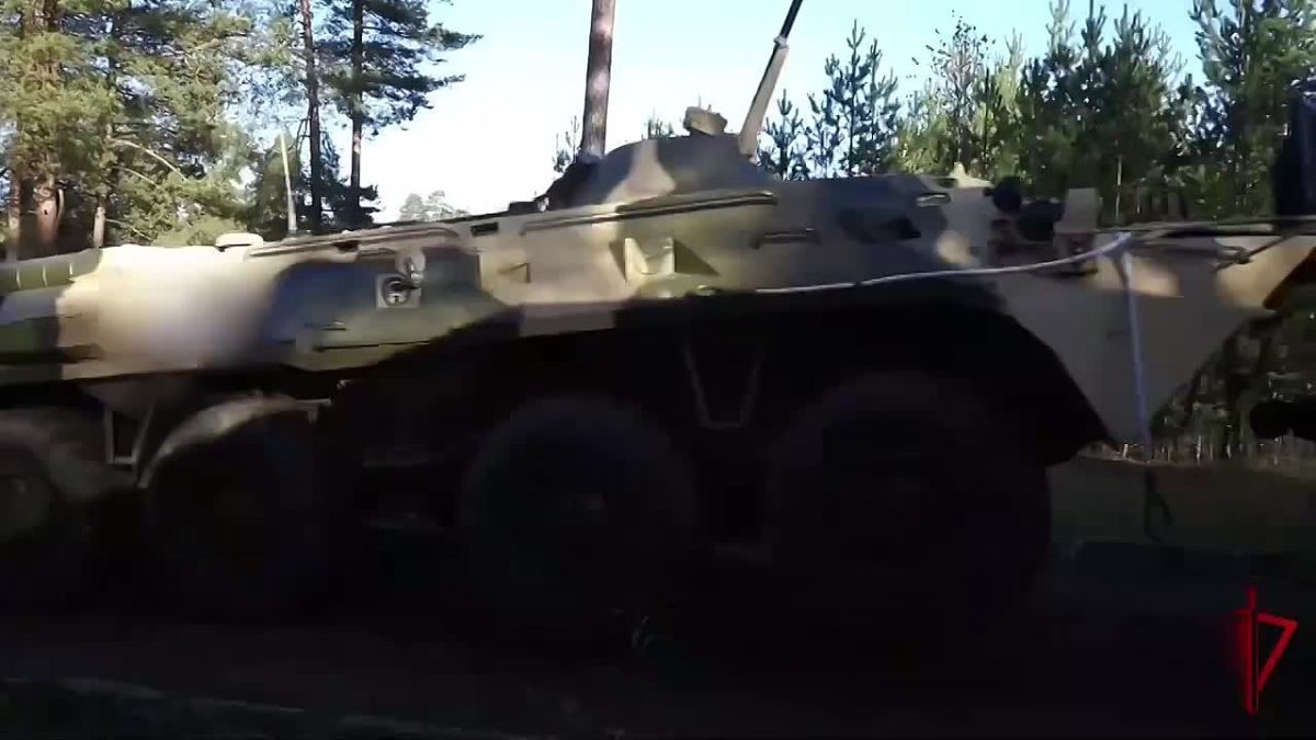 Росгвардейцы отработали эвакуацию и ремонт бронетехники на учении под Петербургом