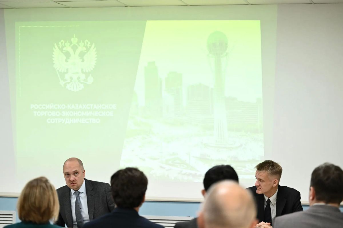В столице Казахстана Торговый представитель РФ Антон Логинов встретился с представителями официальных и деловых кругов Ленинградской области В столице Казахстана Торговый представитель РФ Антон Логинов встретился с представителями официальных и деловых кругов Ленинградской области