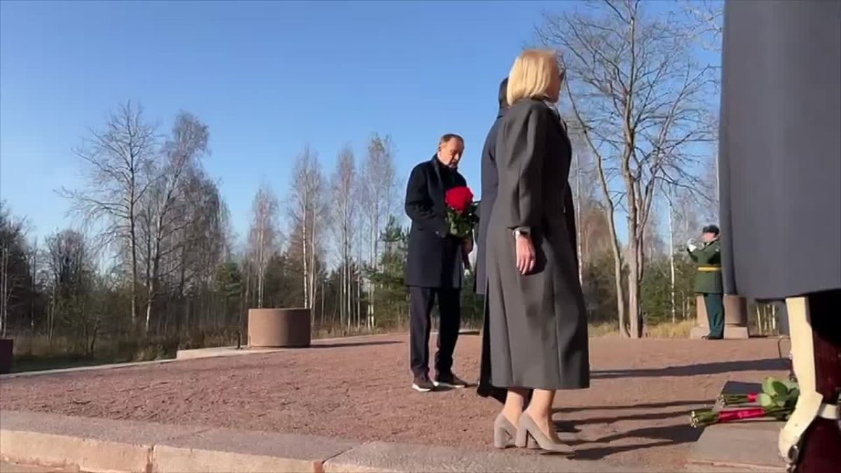 На Невском пятачке установили стелу от Ненецкого автономного округа