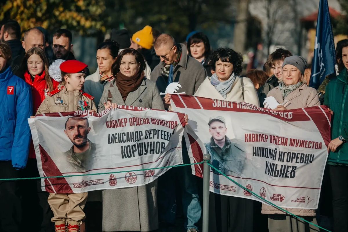 Полуденный выстрел в Петропавловской крепости посвятили памяти погибших защитников Отечества Полуденный выстрел в Петропавловской крепости посвятили памяти погибших защитников Отечества