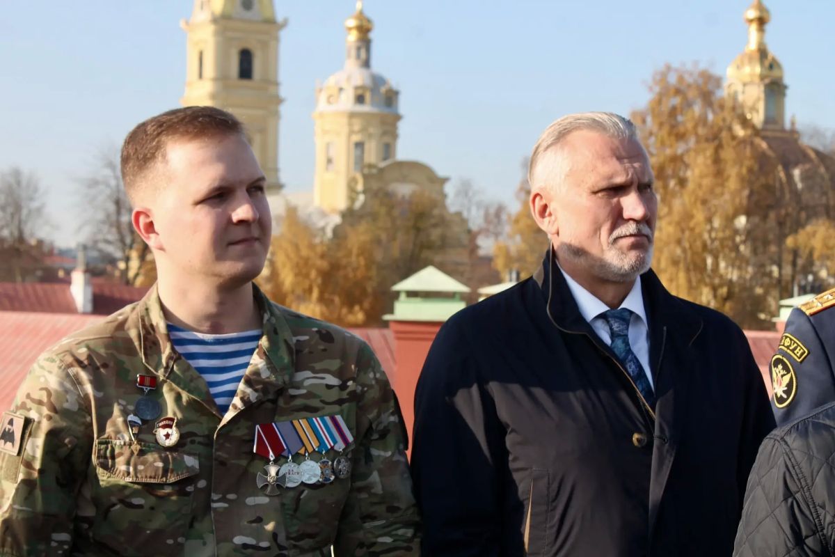 Полуденный выстрел в Петропавловской крепости посвятили памяти погибших защитников Отечества Полуденный выстрел в Петропавловской крепости посвятили памяти погибших защитников Отечества