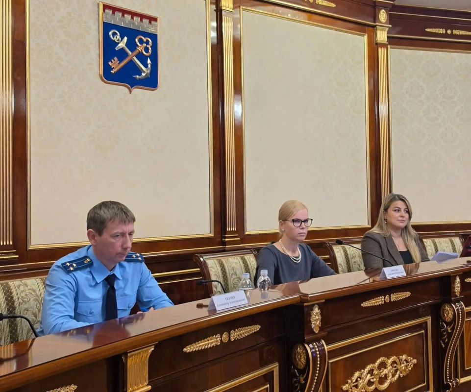 В Ленинградской области обсудили служебное поведение при контроле и надзоре В Ленинградской области обсудили служебное поведение при контроле и надзоре