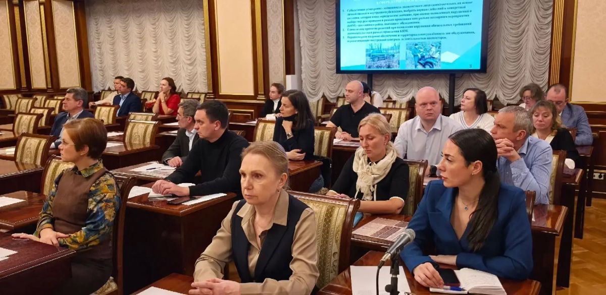 В Ленинградской области обсудили служебное поведение при контроле и надзоре В Ленинградской области обсудили служебное поведение при контроле и надзоре