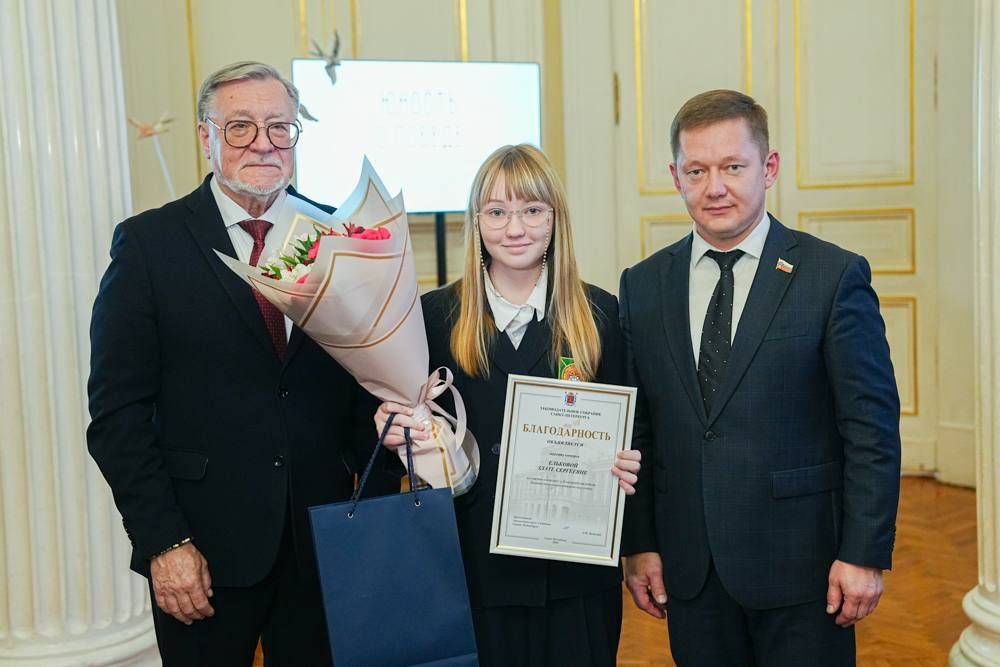 В Мариинском дворце представили работы участников конкурса «Ленинградская победа. Память поколений» В Мариинском дворце представили работы участников конкурса «Ленинградская победа. Память поколений»