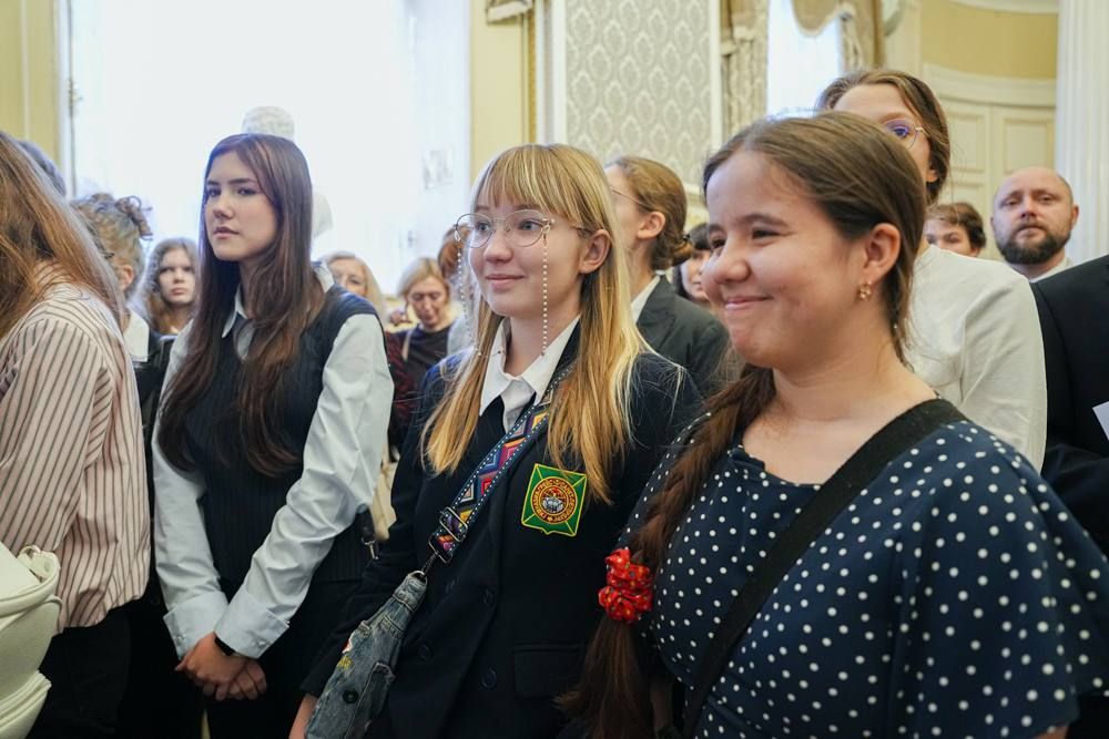 В Мариинском дворце представили работы участников конкурса «Ленинградская победа. Память поколений» В Мариинском дворце представили работы участников конкурса «Ленинградская победа. Память поколений»
