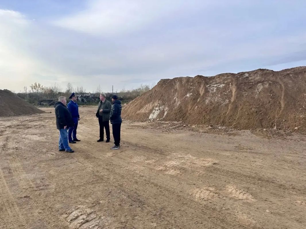 Волховский городской прокурор проверил готовность дорожных служб к зиме Волховский городской прокурор проверил готовность дорожных служб к зиме
