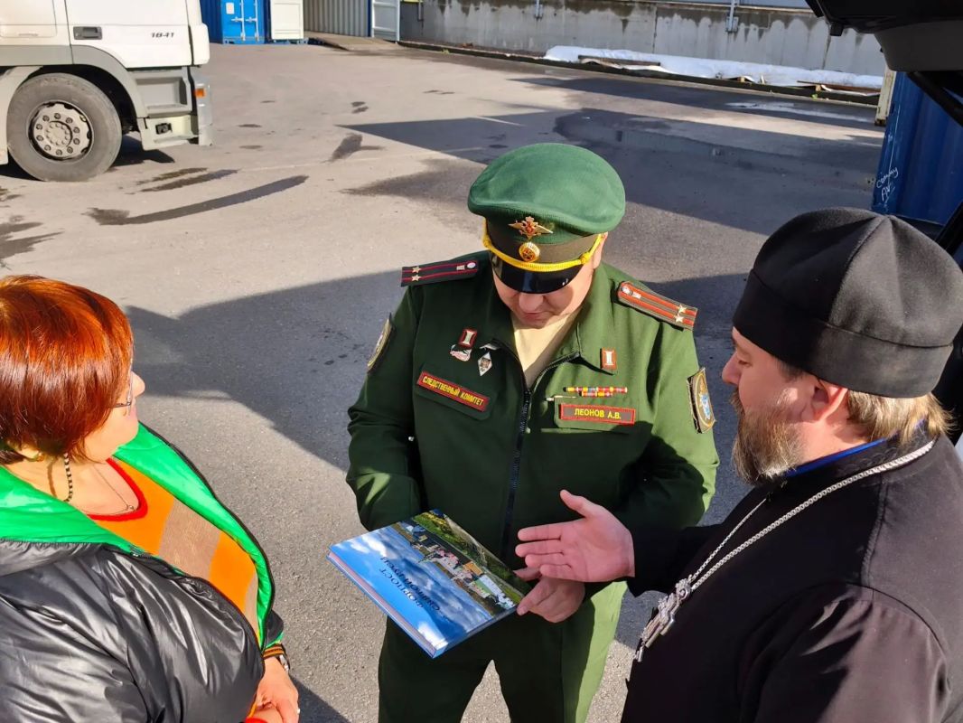 Представители военного следственного управления СК России по ЛенВО совместно с представителями общественности направили гуманитарную помощь в ДНР Представители военного следственного управления СК России по ЛенВО совместно с представителями общественности направили гуманитарную помощь в ДНР